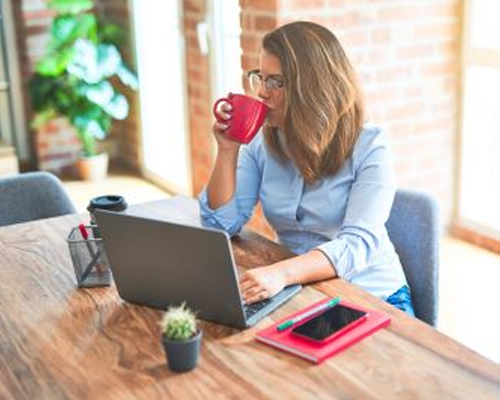 The pros and cons of hot-desking