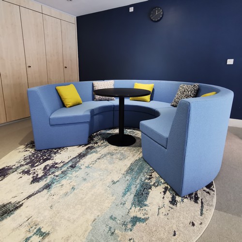 Stella Round Meeting Pod in blue
