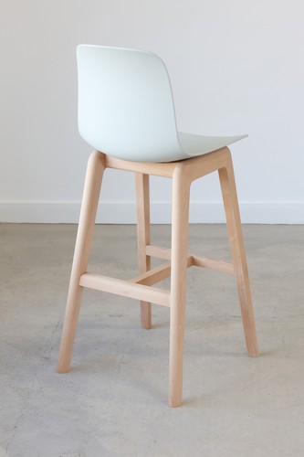 Flux Wood High Stool with a light grey shell