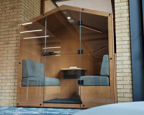 Bea Fully Enclosed Meeting Pod