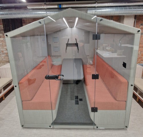 Bea Fully Enclosed Meeting Pod