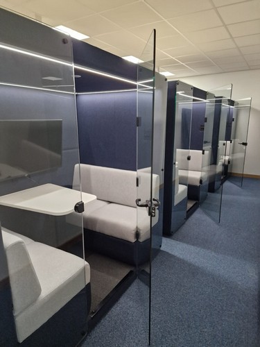 Bob Fully Enclosed Meeting Pod
