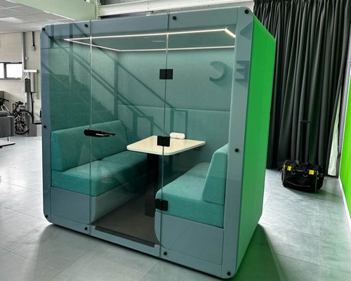 Bob Fully Enclosed Meeting Pod